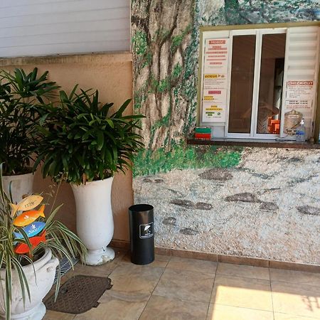 Pousada Parque Suites Estacionamento E Piscina Guarujá Exteriör bild