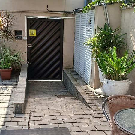 Pousada Parque Suites Estacionamento E Piscina Guarujá Exteriör bild