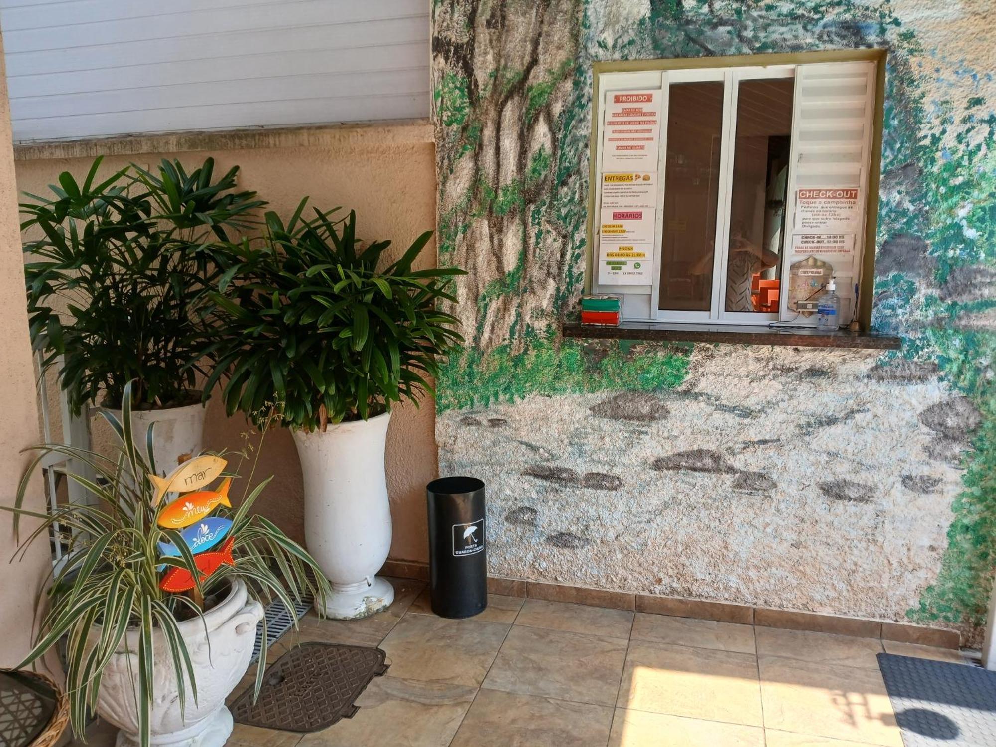 Pousada Parque Suites Estacionamento E Piscina Guarujá Exteriör bild